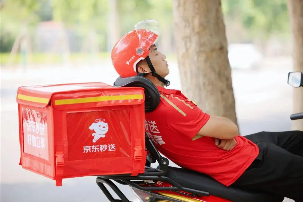 紧急扩编10万人，刘强东猛攻外卖
